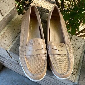 Naturalizer Tan Loafers